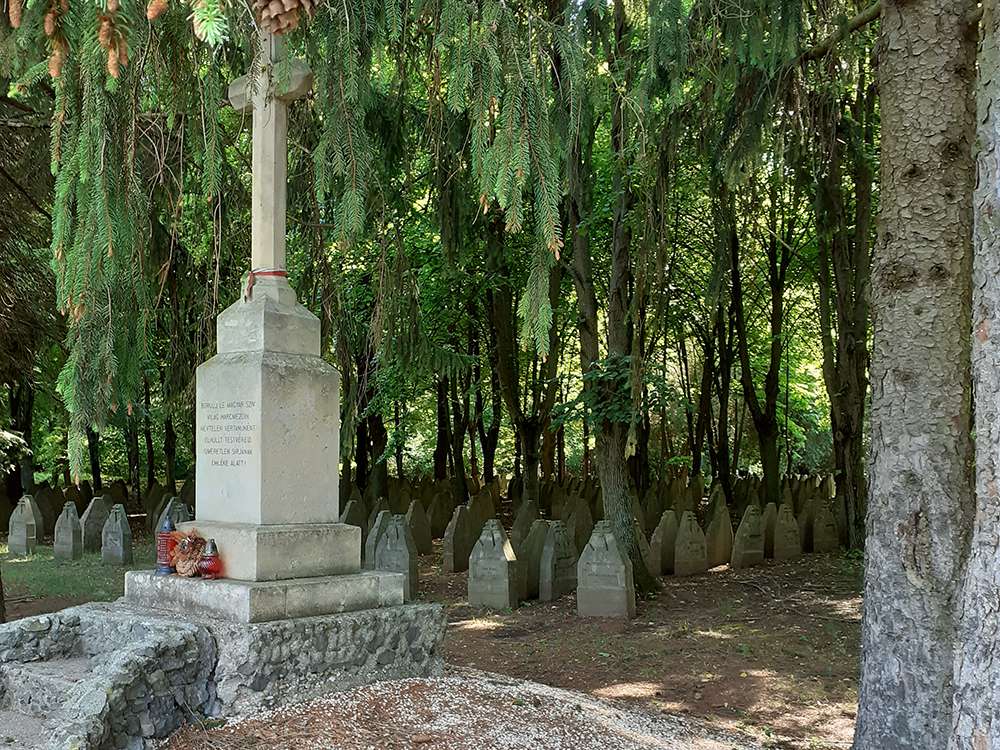 Séta a szombathelyi Hősi temetőben