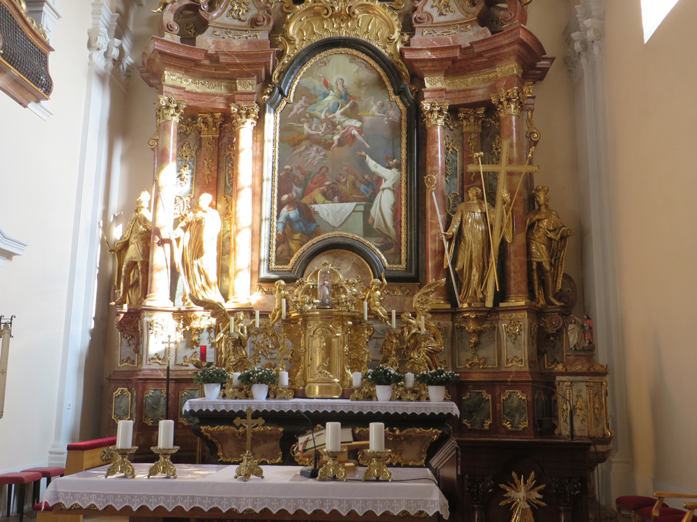 A Mária mennybemenetele templom főoltára (fotó: Urbán László)