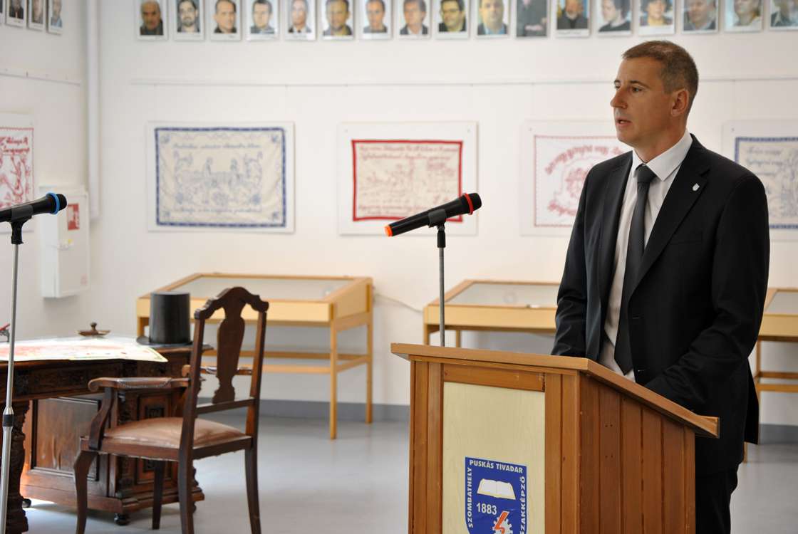 dr. Nemény András polgármester köszöntő beszédet mondott